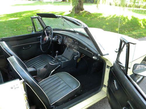 1967 MGB 1800 Convertible, image 9
