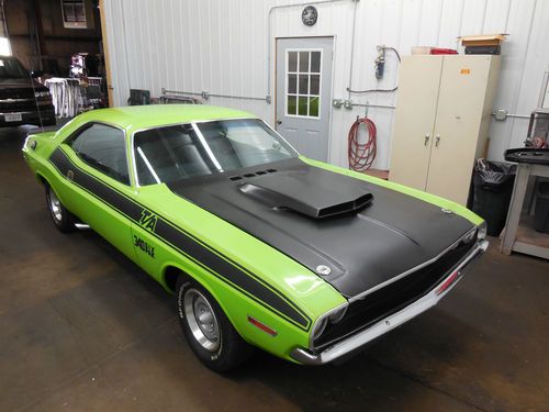 1970 challenger  t/a 340 six pack 4 speed sublime