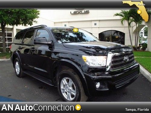 Toyota sequoia sr5 4x4 with navigation &amp; back up camera