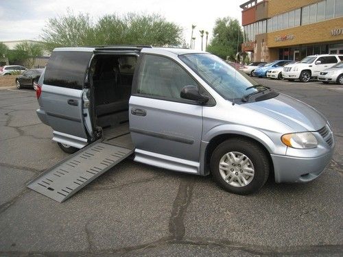 2005 dodge grand caravan se wheelchair handicap mobility van braun entervan