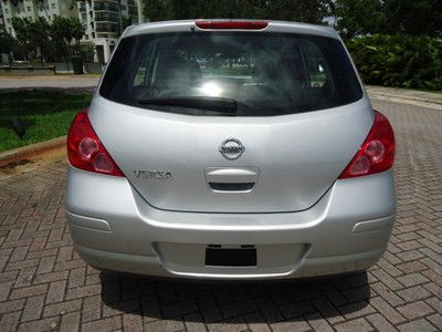 Florida 11' Versa Spacious Economical Clean Carfax Gas Saver No Reserve, image 7
