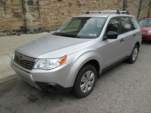 2009 subaru forester x wagon 4-door 2.5l low miles great condition