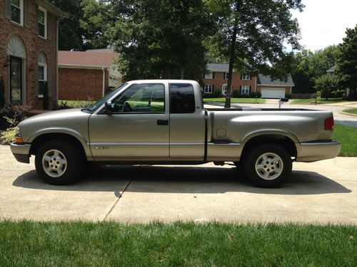 2003 chevrolet s10 ls extended cab pickup 3-door 4.3l