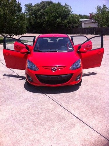 2013 mazda 2, low miles, super clean, still under warranty: no reserve !!!