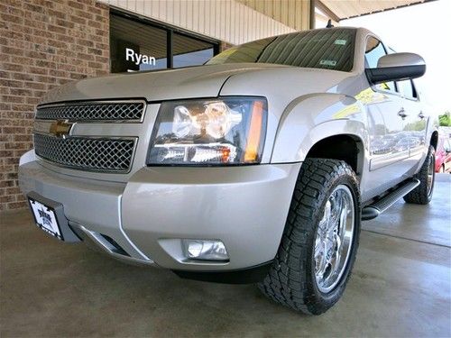 2007 4x4 leather navigation sunroof 3rd row seat backup camera dvd custom wheels