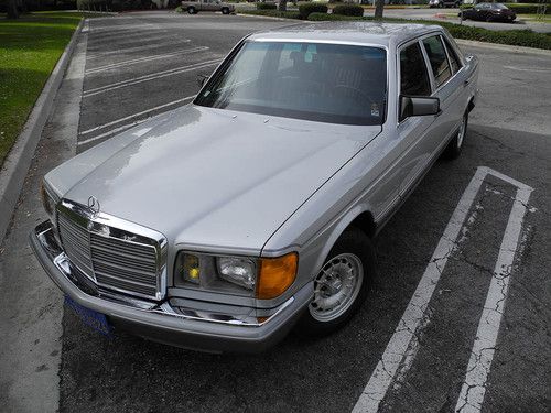 Mercedez benz 500 sel, all original, silver over blue, seat covers, car cover