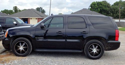 2007  gmc yukon no reserve 93k miles leather loaded