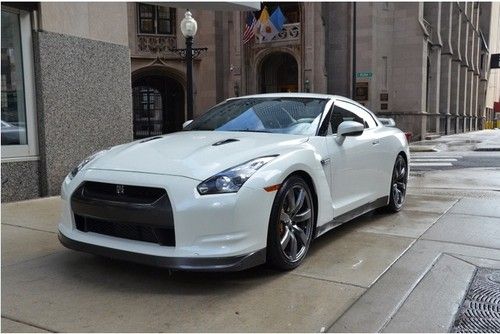 2009 nissan gt-r premium coupe 2-door 3.8l