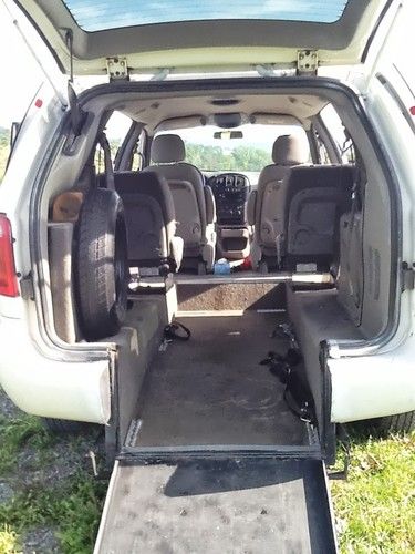 2001 Dodge Caravan Wheelchair Van 4-Door 3.3L, image 11