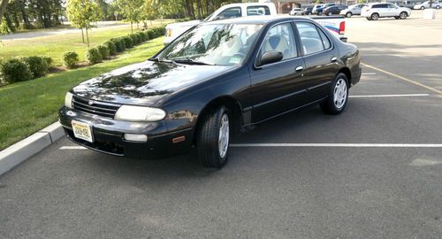 1997 nissan altima gxe sedan 4-door 2.4l gas saving car great condetion