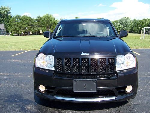 2007 jeep grand cherokee srt-8 awd...nav..roof..20's..heated leather..rare beast