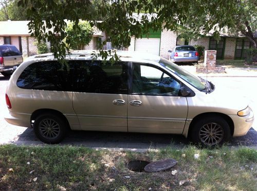 1999 chrysler town &amp; country mini van (gold) limited