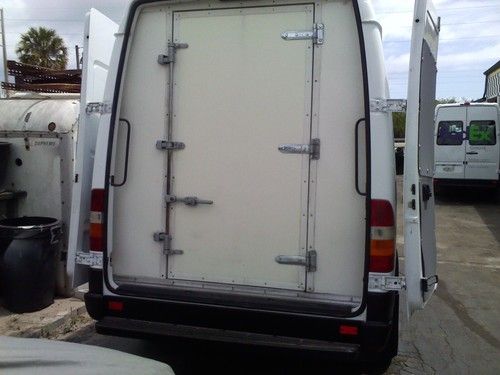 2006 Dodge Sprinter 3500 Base Standard Cargo Van 3-Door 2.7L, image 8