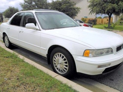 Clean legend 3.2l v-6 auto sedan four door in white with tan leather, bose audio