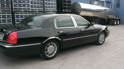 2004 lincoln town car signature sedan 4-door 4.6l