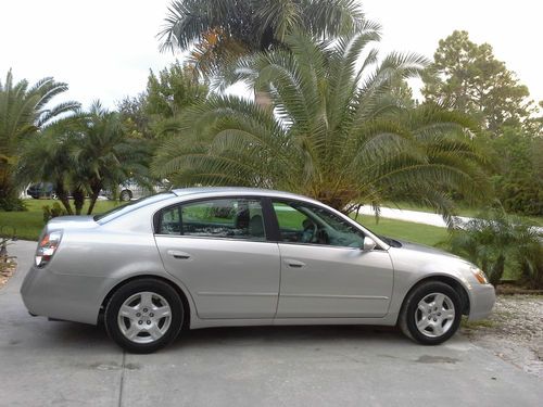 2004 Nissan Altima S Sedan 4-Door 2.5L, image 2
