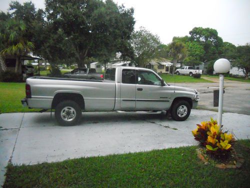 2001 dodge ram 2500 extended cab v10 gas motor  69000 org miles