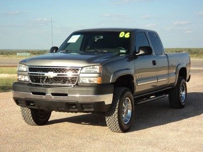 2006 chevy 2500hd 4x4 6.0l vortec v8, only 89,000 miles!!!, aftermarket wheels