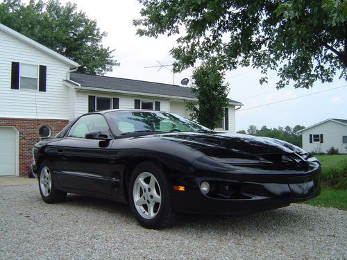 2000 pontiac firebird 5 speed , clean ,runs great, like camaro