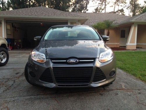 2013 ford focus se sedan 4-door sterling gray low miles 2.0l