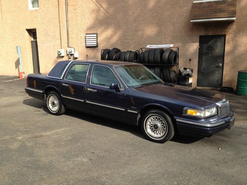 1997 lincoln town car executive sedan 4-door 4.6l