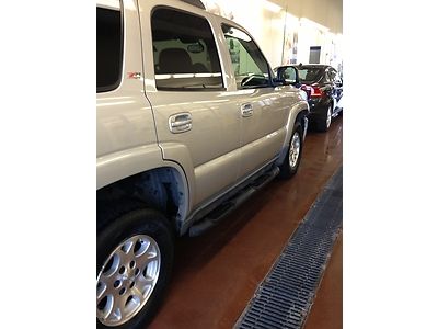 No reserve tahoe k1500 z71 4x4  v8 3rd row dvd towing pkg clean carfax 4wd