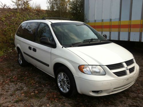 2005 dodge grand caravan se clean!