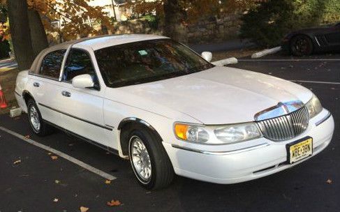 1999 lincoln town car signature  4-door 4.6l