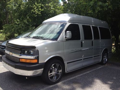 2004 chevy chevrolet express custom handicap van low miles clean ramp showroom