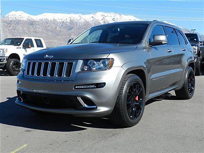 Grand cherokee srt-8 awd custom wheels tires navigation sunroof leather auto tow