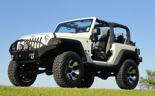 2008 jeep wrangler, v6 3.8 liter, white, 4x4, lifted, custom bumpers,