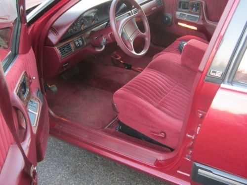 *1990 Pontiac Bonneville Le 20k Original Miles/Original Owner*, image 2