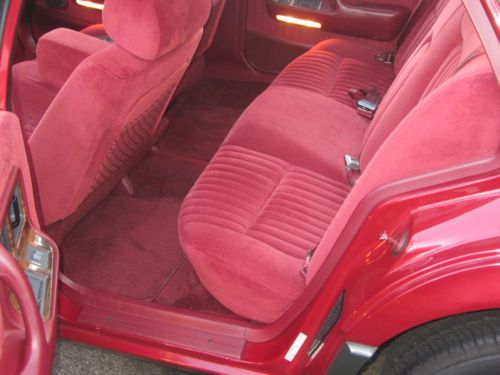 *1990 Pontiac Bonneville Le 20k Original Miles/Original Owner*, image 8