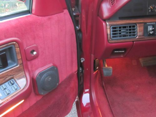 *1990 Pontiac Bonneville Le 20k Original Miles/Original Owner*, image 9