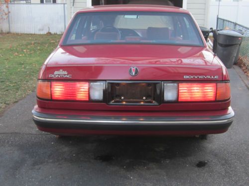 *1990 Pontiac Bonneville Le 20k Original Miles/Original Owner*, image 18