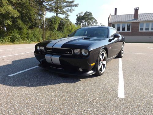 2011 dodge challenger srt8 coupe 2-door 6.4l