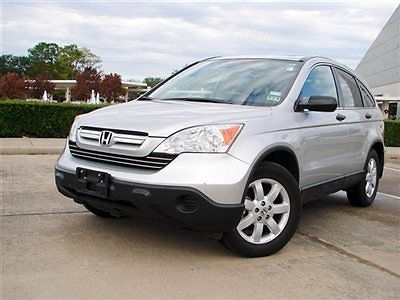 2009 honda cr-v sunroof, only 27k miles,am/fm/mp3/6cd changer,runs great!!