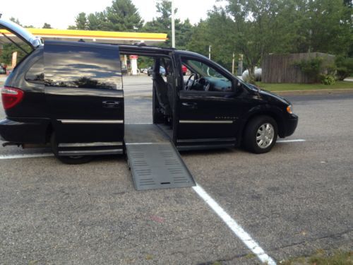 Van  wheelchair handicap chrysler town count 2005  bra power slice ramp hand con