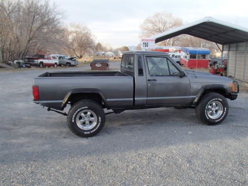 Jeep comanche 4x4  4.0 6 cyl. 5 speed rock crawler off road bucket seats low mi.