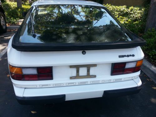 White porsche 944