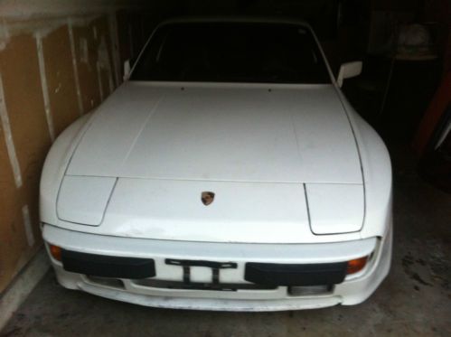 white porsche 944, image 3