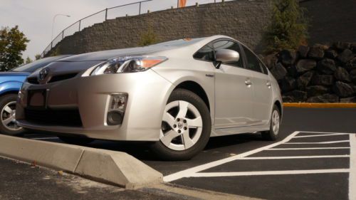 Hybrid toyota prius 2010 package iv fully loaded