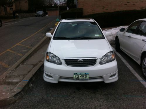 2007 toyota corolla s, white, 5 speed, rear spolier, moon roof, very clean