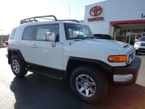 New 2014 fj cruiser 4x4 automatic upgrade package roof rack rear camera iceberg