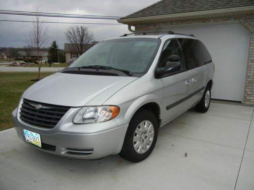 Chrysler town &amp; country 2005 van