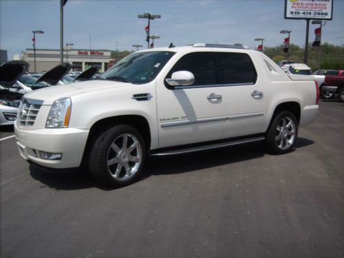 2011 cadillac escalade ext awd  white diamond 28000 miles