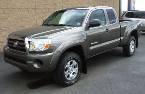 One owner 2009 toyota tacoma sr5 ex/cab    (one owner)