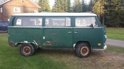 1970 volkswagen bus, bay window rare front bench not a pass thru.  little rust.