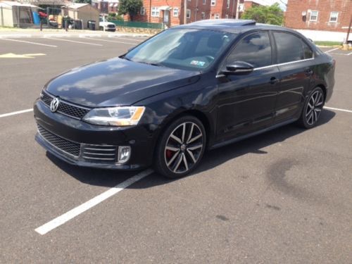 2012 volkswagen jetta gli sedan 4-door 2.0l 6 speed autobahn package navigation
