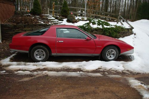 1983 pontiac firebird base coupe 2-door 2.8l